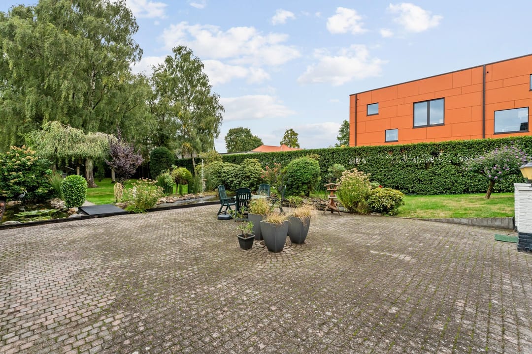 Well-maintained split-level home with charming garden in Arendonk — 31