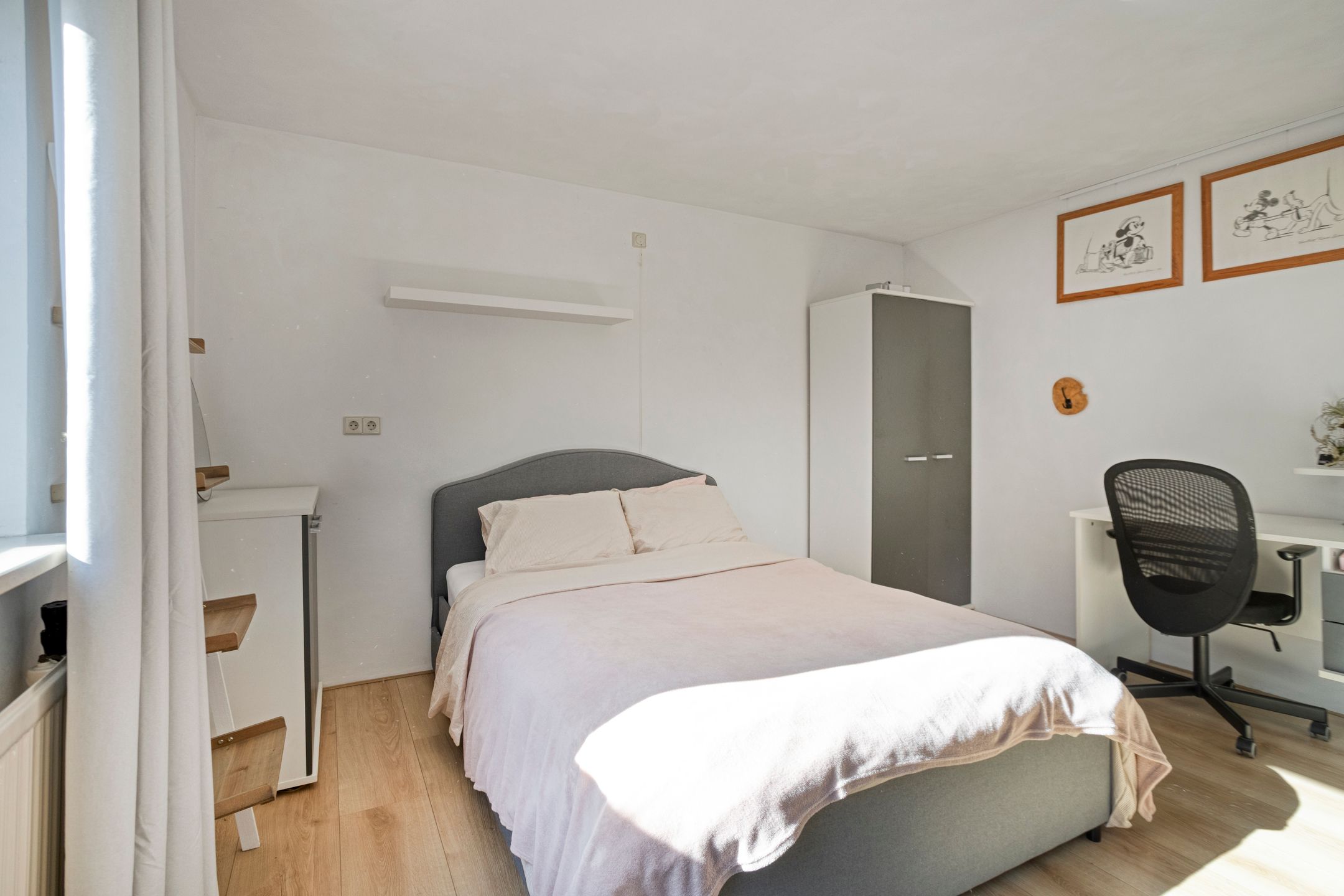 Modern detached home with generous living space and exceptional parking facilities — 21