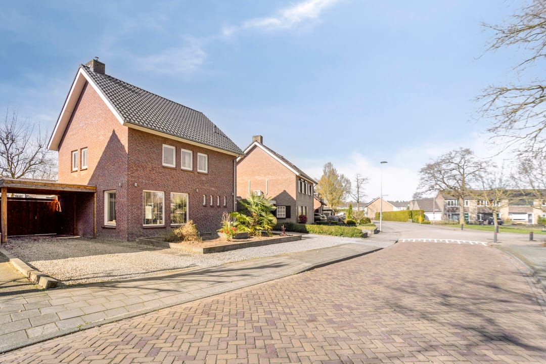 Modern detached home with generous living space and exceptional parking facilities — 37