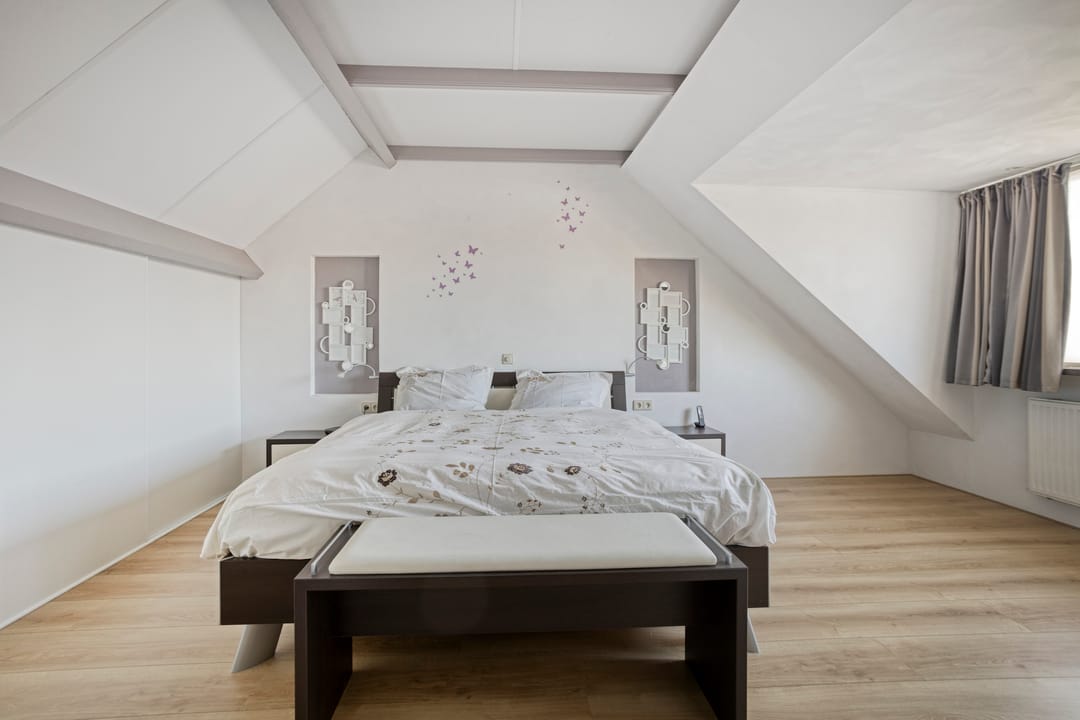 Modern detached home with generous living space and exceptional parking facilities — 31