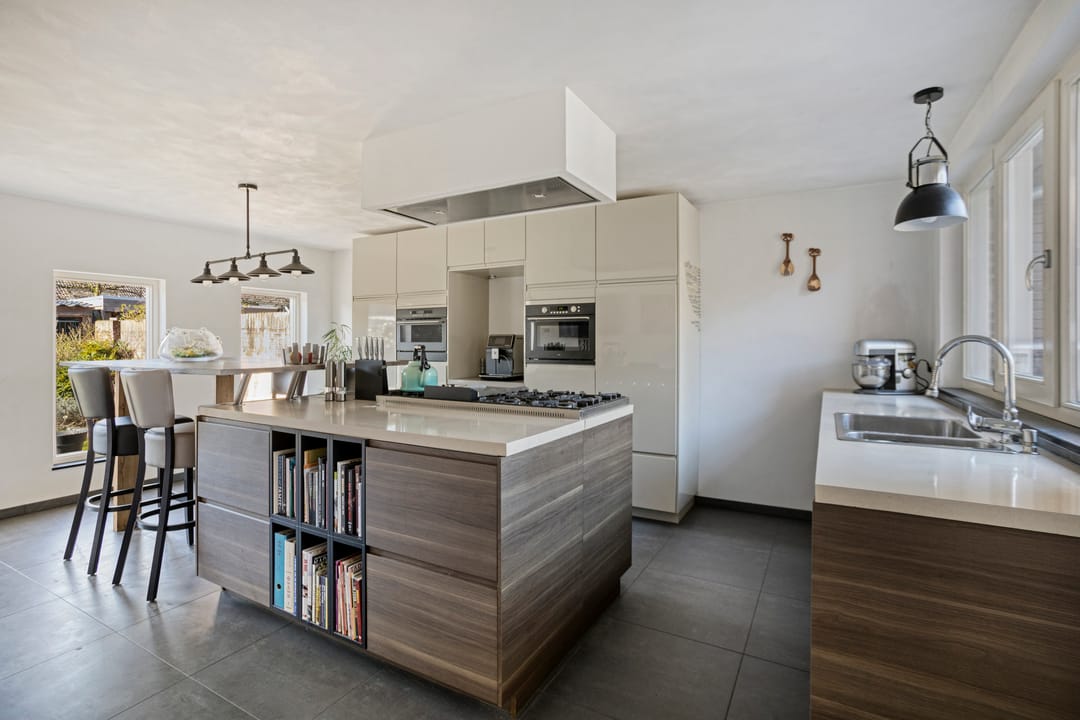 Modern detached home with generous living space and exceptional parking facilities — 8