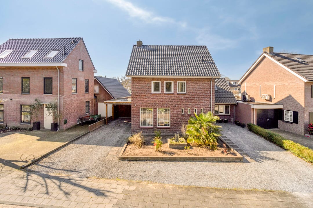 Modern detached home with generous living space and exceptional parking facilities — 38