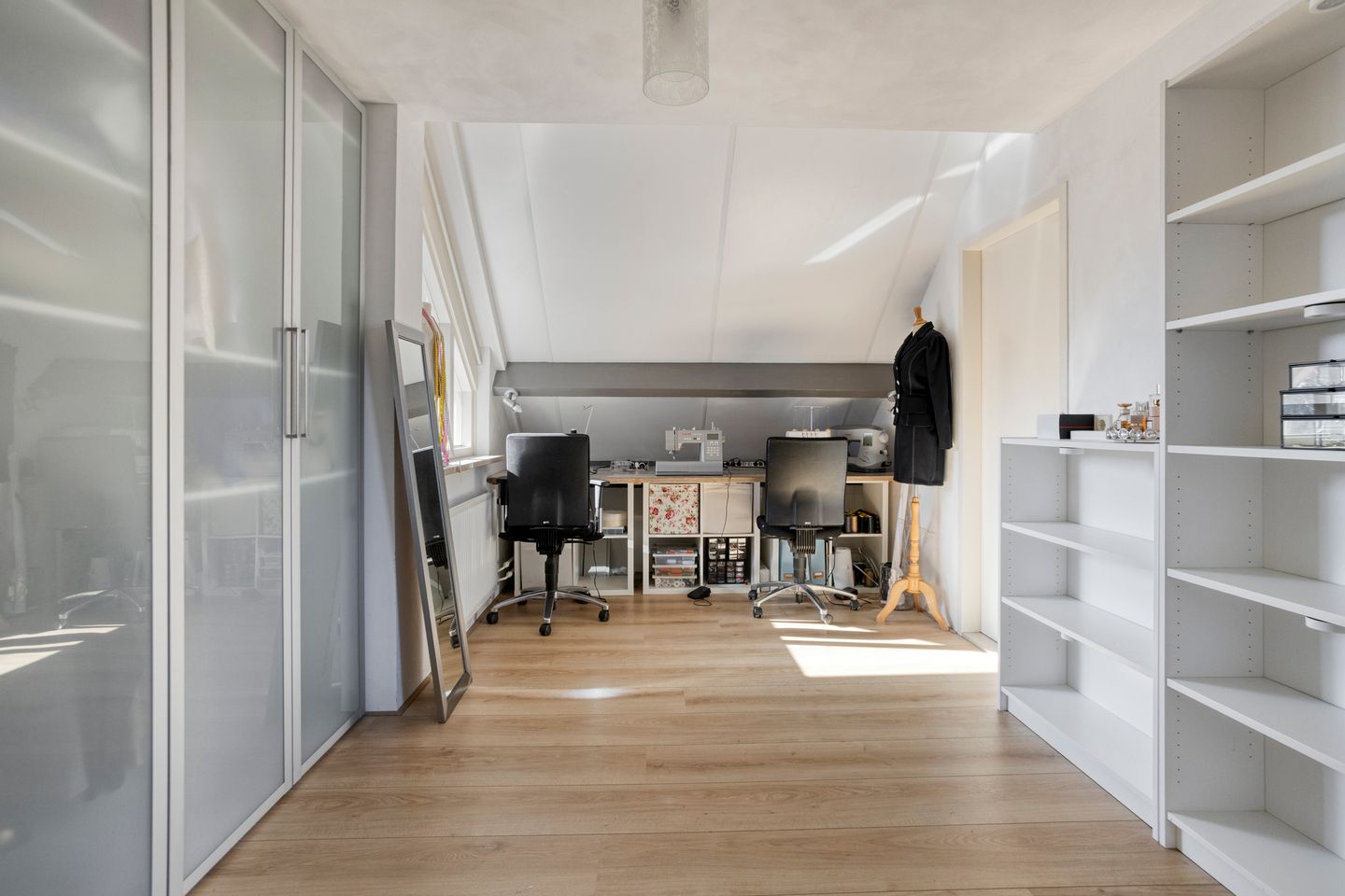 Modern detached home with generous living space and exceptional parking facilities — 25