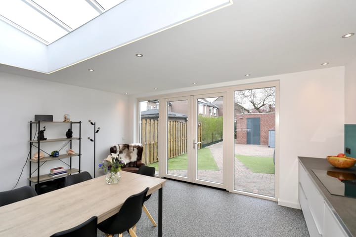 Photo 4 of Hendrik van Veldekestraat 15