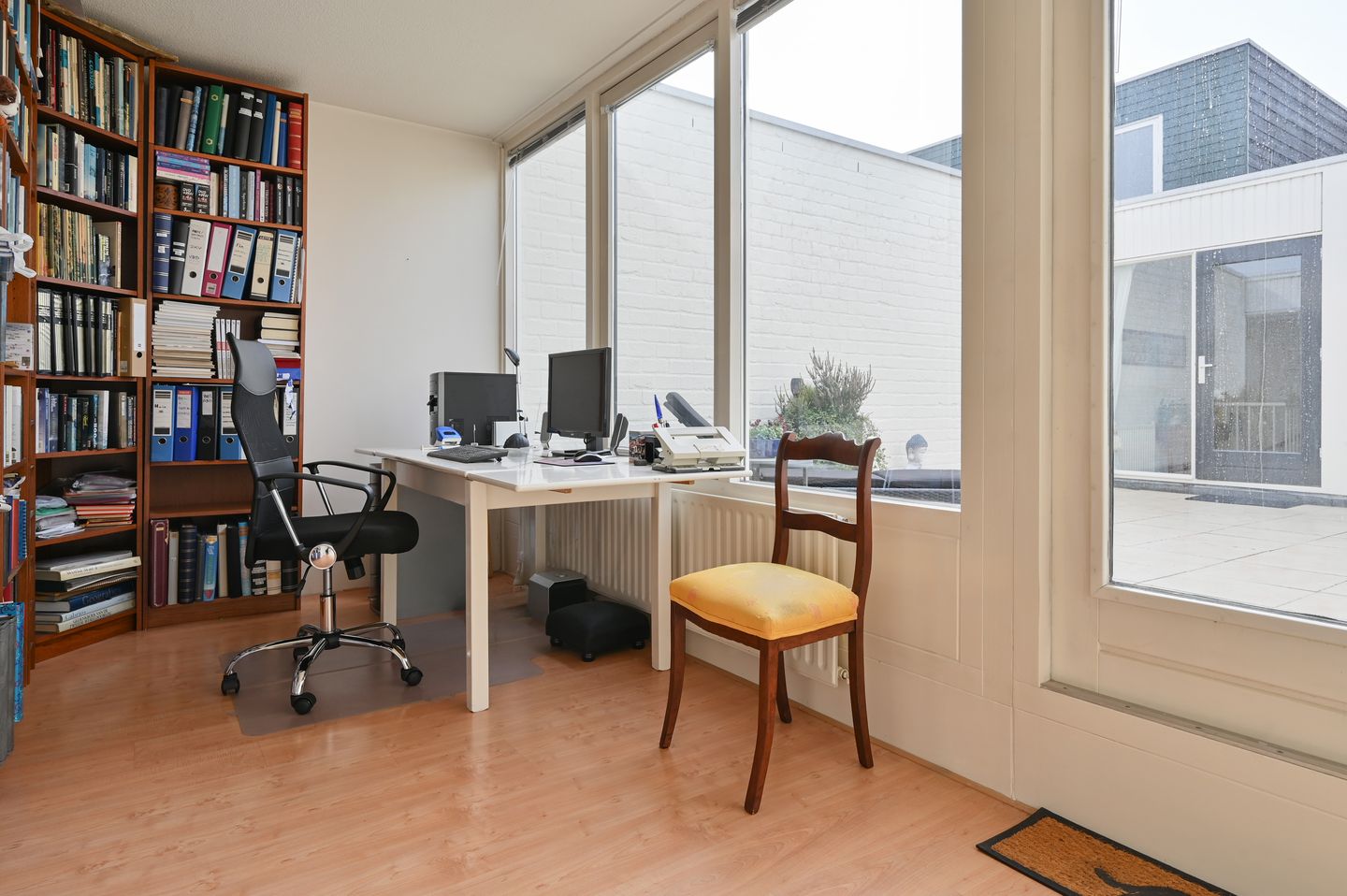Surprisingly spacious courtyard home with generous rooftop terrace — 13