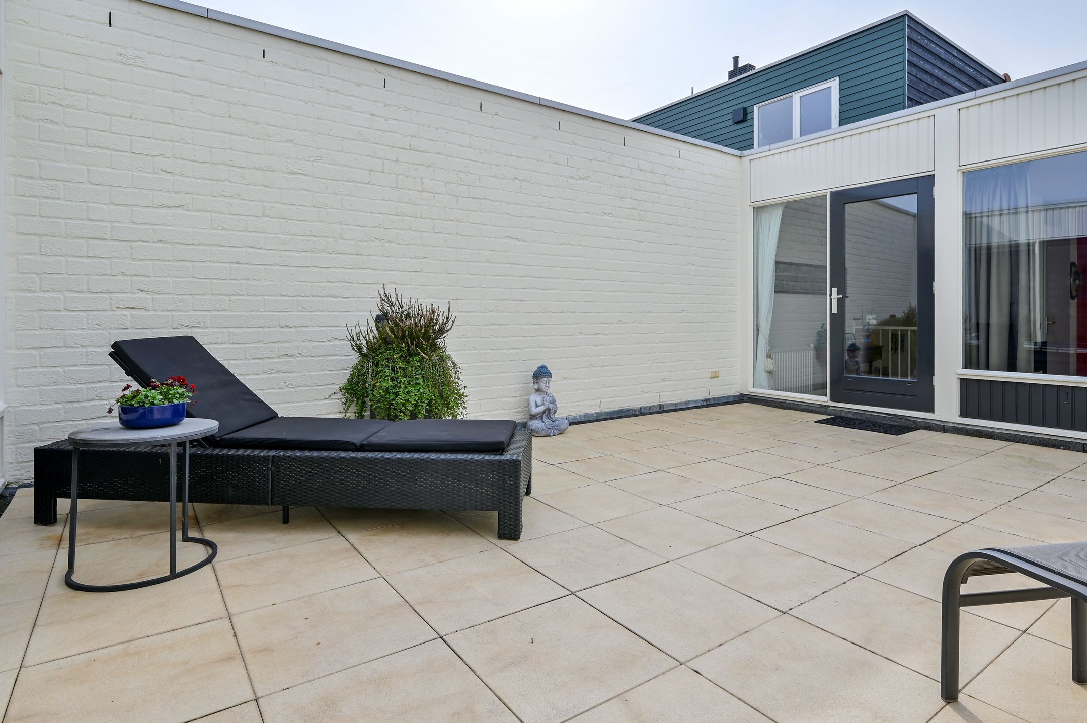 Surprisingly spacious courtyard home with generous rooftop terrace — 14