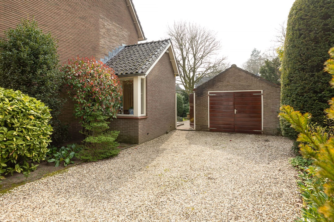 Spacious semi-detached villa with sunny garden near Baarn center — 37
