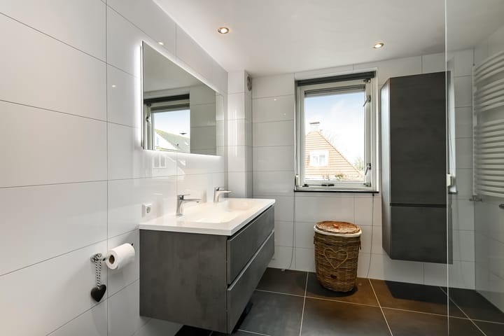 Photo 3 of Suze Groeneweglaan 19