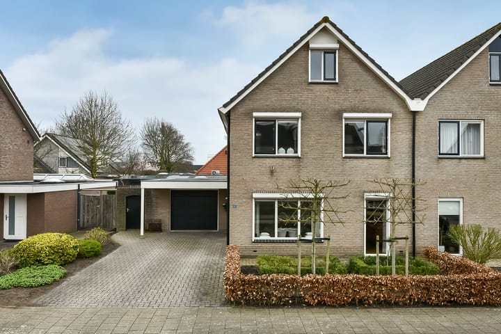 Photo 4 of Suze Groeneweglaan 19