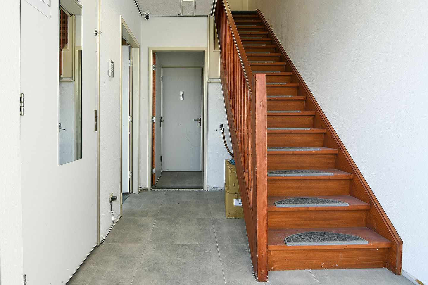 View photo 3 of Parellaan 60