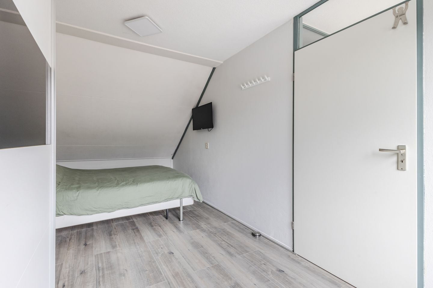 Spacious Maisonnette Apartment with Sunny Rooftop Terrace in De Horn-Noord — 34