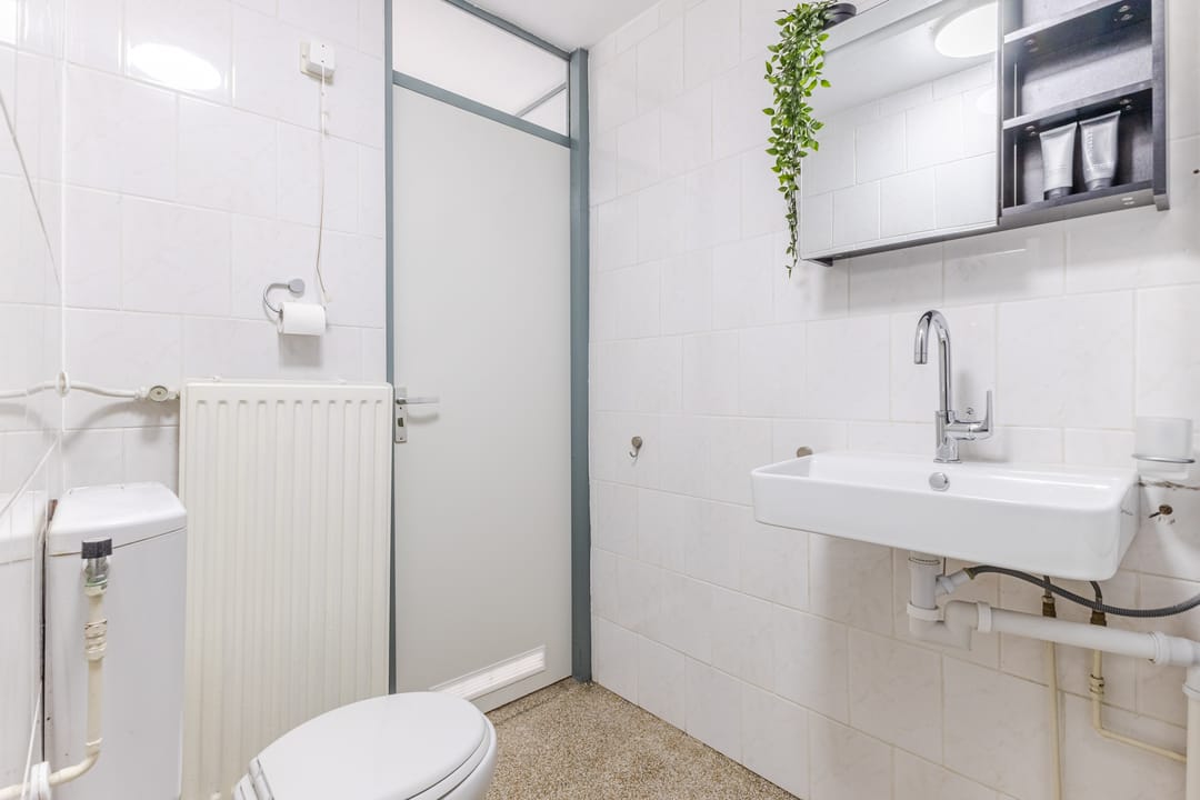 Spacious Maisonnette Apartment with Sunny Rooftop Terrace in De Horn-Noord — 38