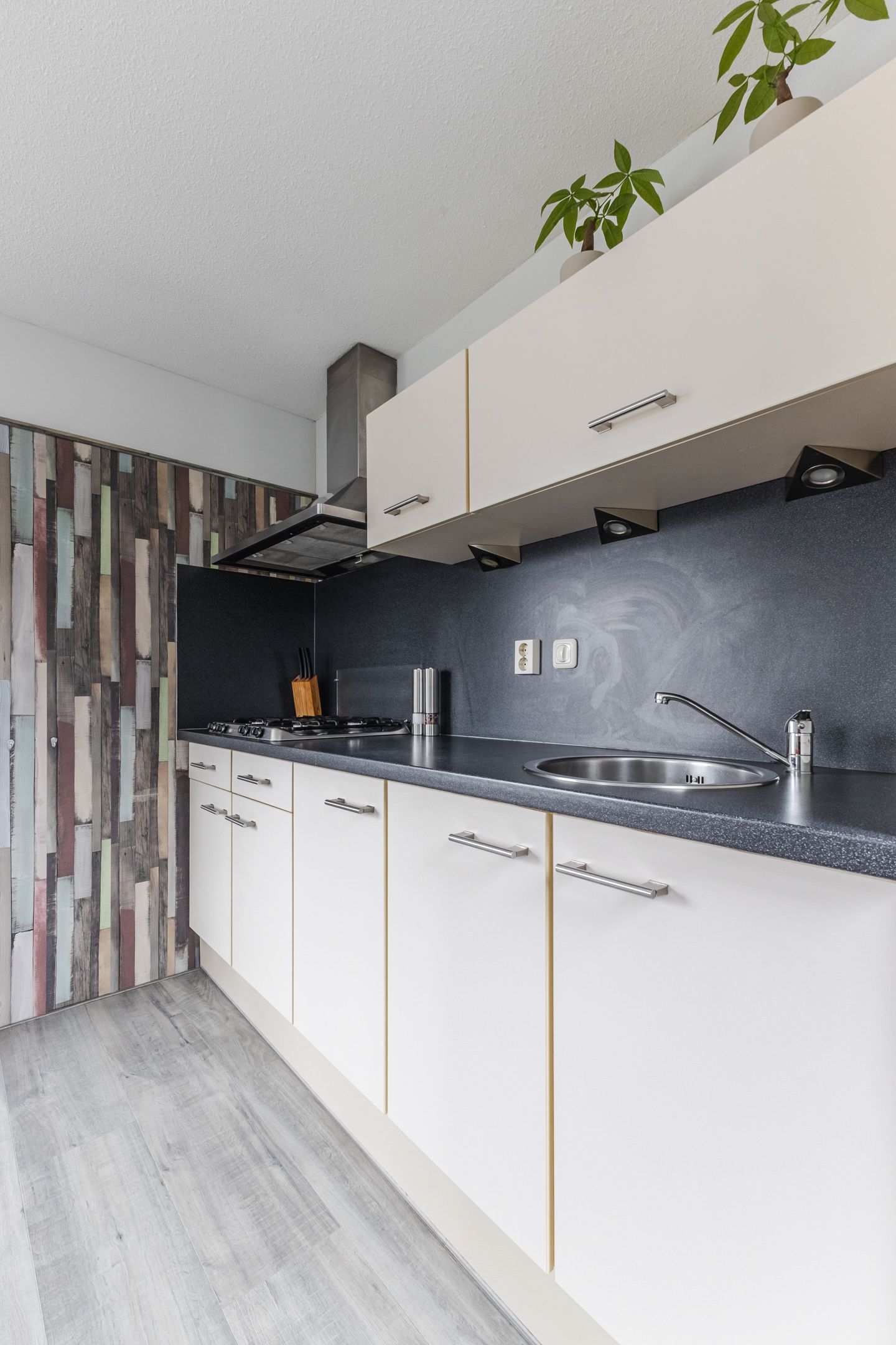 Spacious Maisonnette Apartment with Sunny Rooftop Terrace in De Horn-Noord — 27