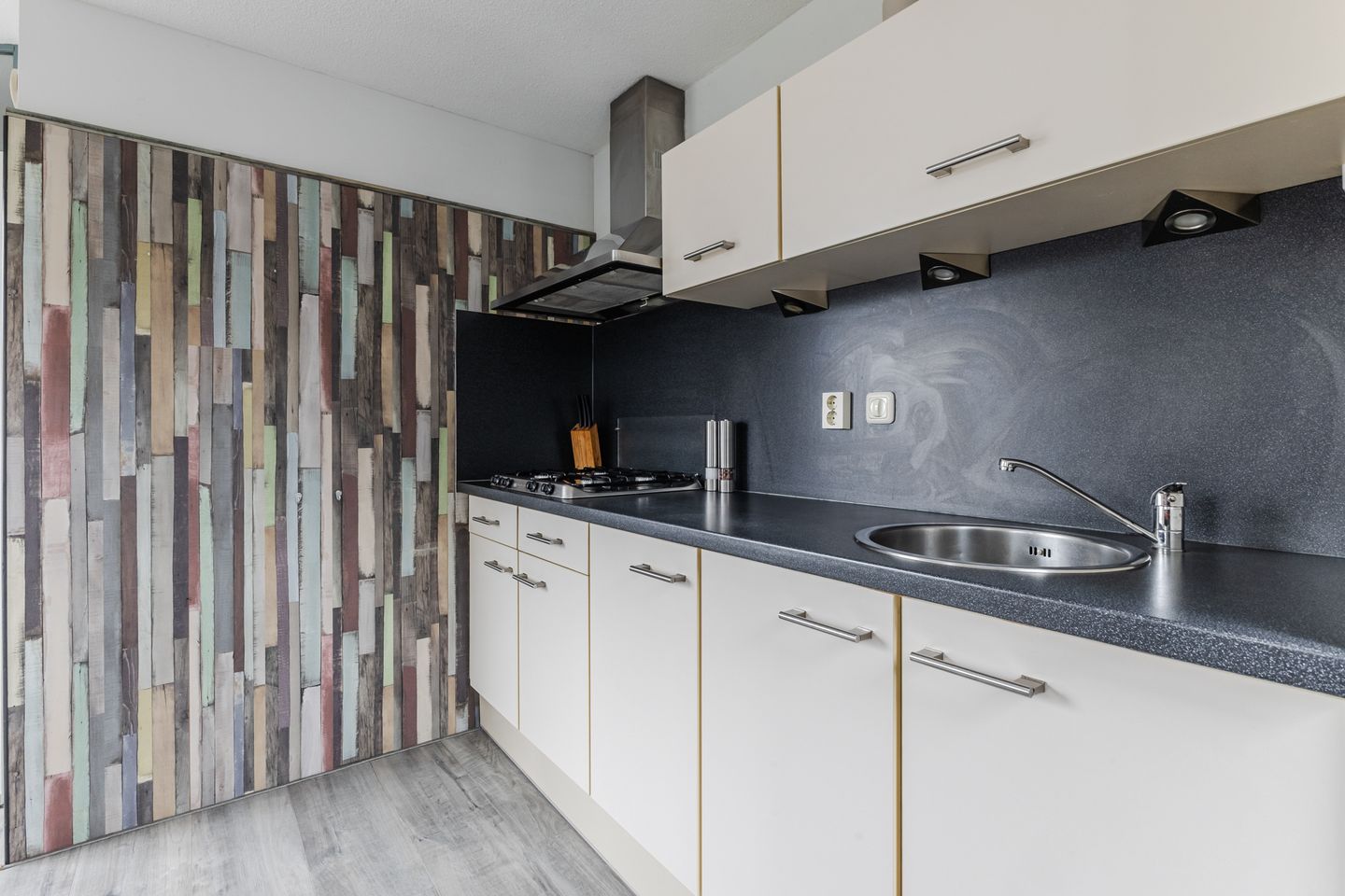 Spacious Maisonnette Apartment with Sunny Rooftop Terrace in De Horn-Noord — 25