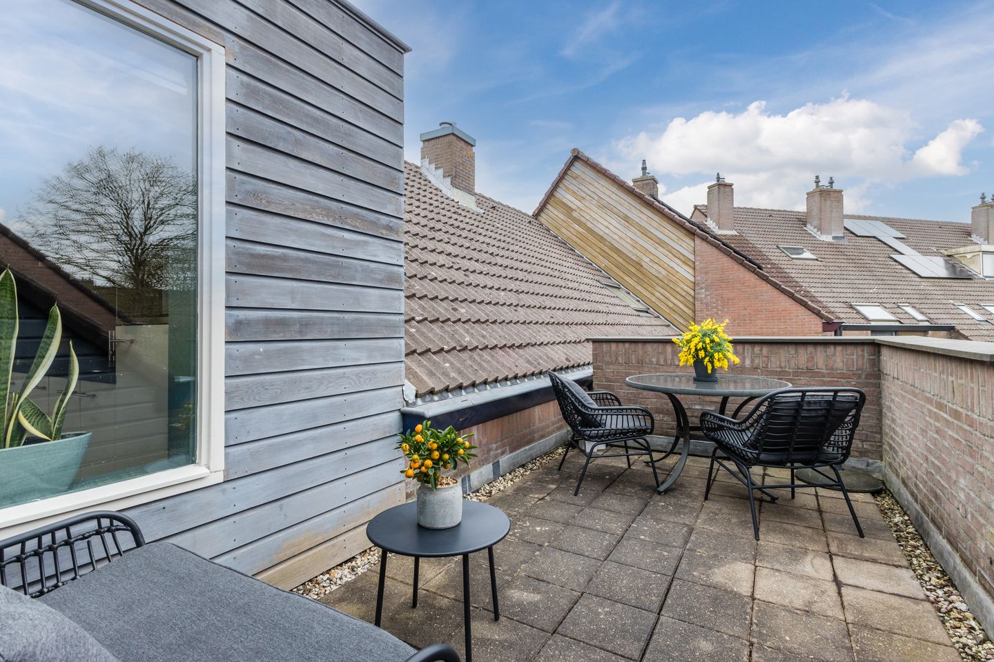 Spacious Maisonnette Apartment with Sunny Rooftop Terrace in De Horn-Noord — 44
