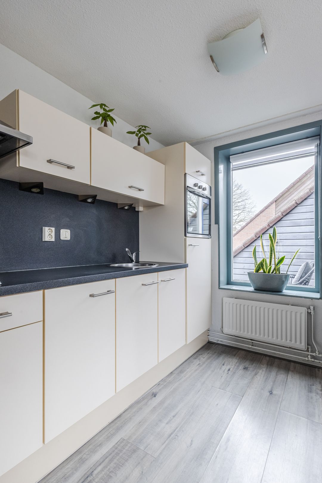 Spacious Maisonnette Apartment with Sunny Rooftop Terrace in De Horn-Noord — 26