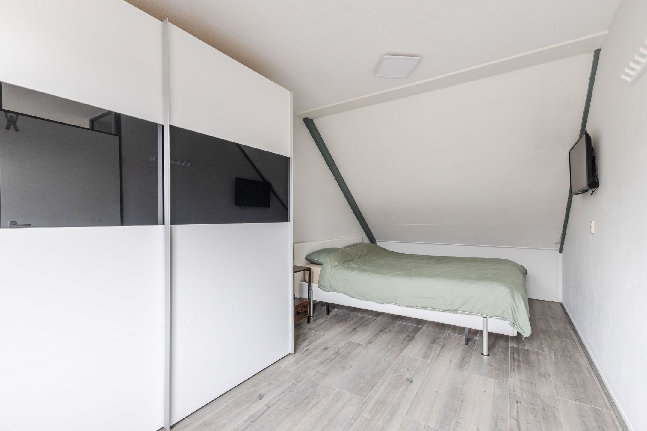 Spacious Maisonnette Apartment with Sunny Rooftop Terrace in De Horn-Noord — 33