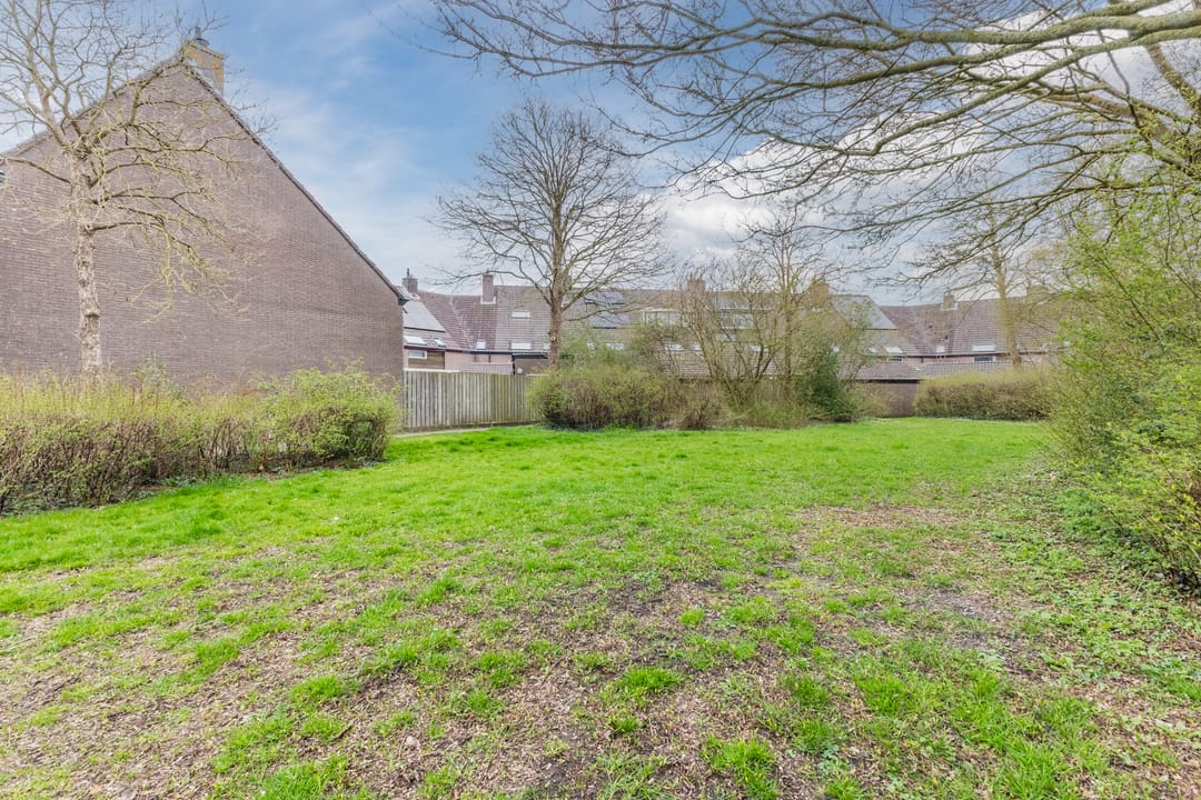 Spacious Maisonnette Apartment with Sunny Rooftop Terrace in De Horn-Noord — 47