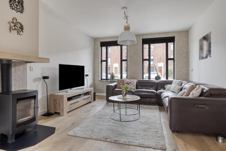 Photo 3 of Oostzeestraat 25