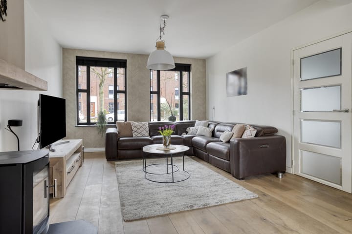 Photo 4 of Oostzeestraat 25