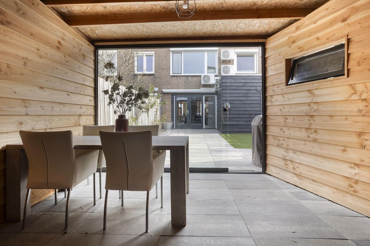 Foto 34 van Oostzeestraat 25