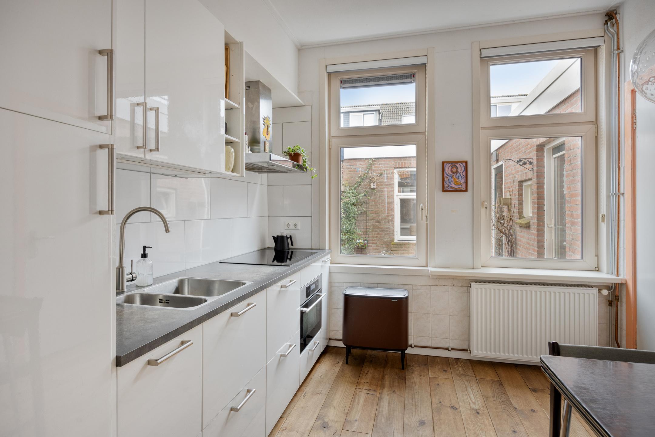 Photo 6 of Spaarbankstraat 39