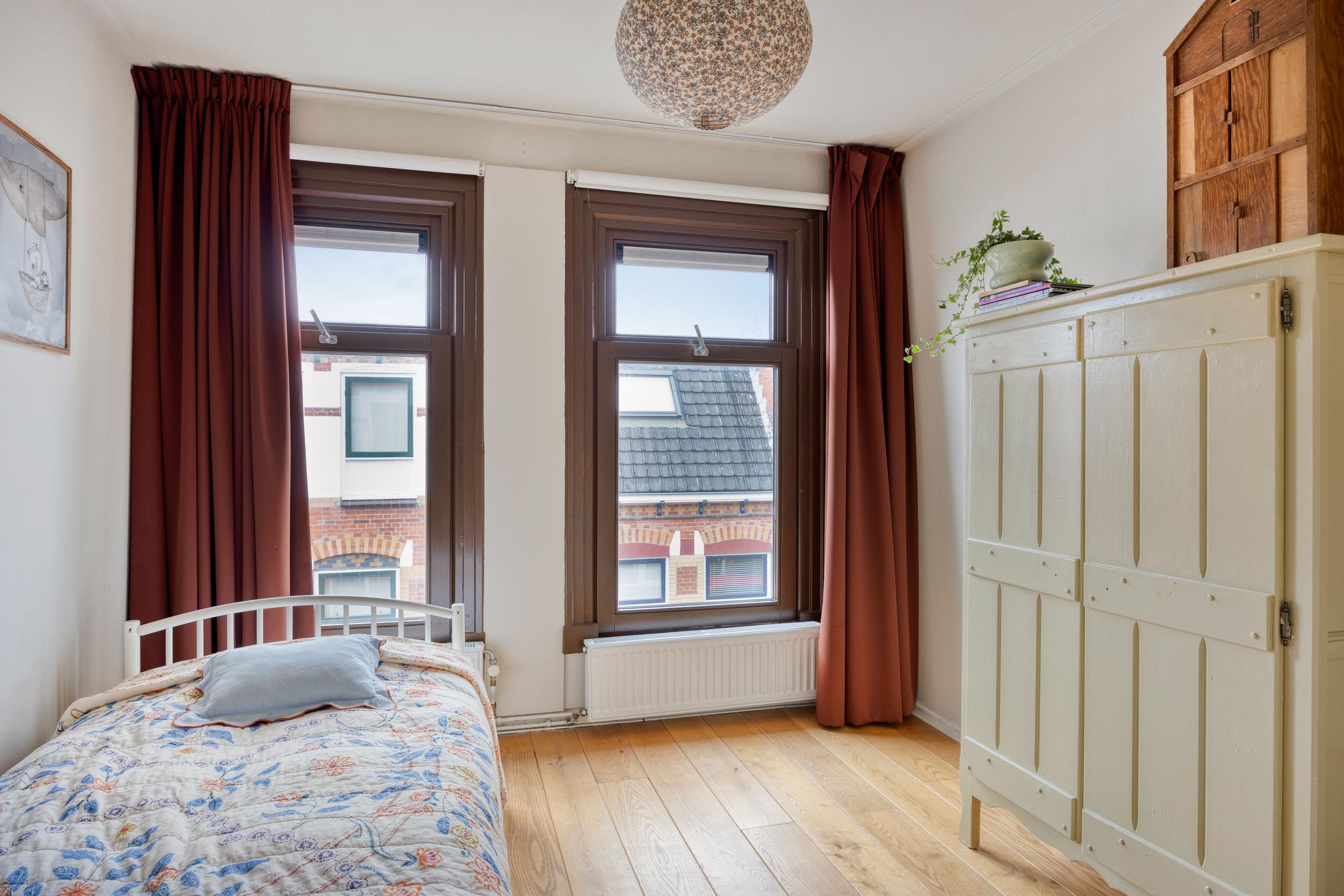 Photo 15 of Spaarbankstraat 39