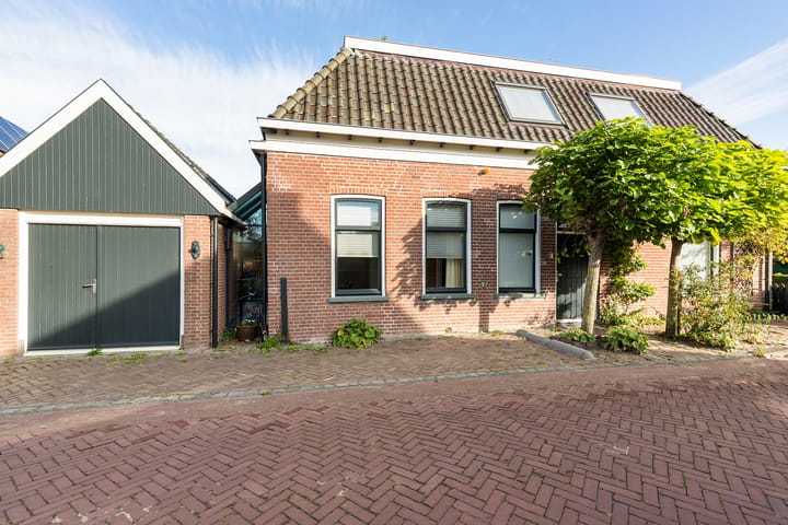 Vrijstaande woning te koop: 't Noard 2, Warns