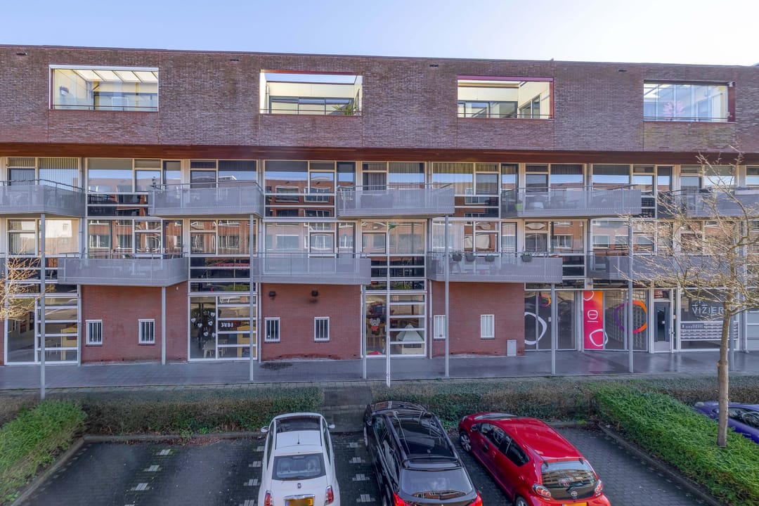 Spacious and Light Apartment with West-Facing Balcony in IJsselstein — 36
