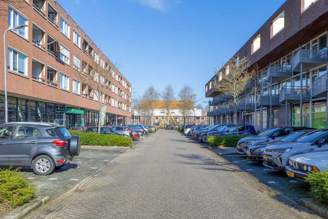 Spacious and Light Apartment with West-Facing Balcony in IJsselstein — 37
