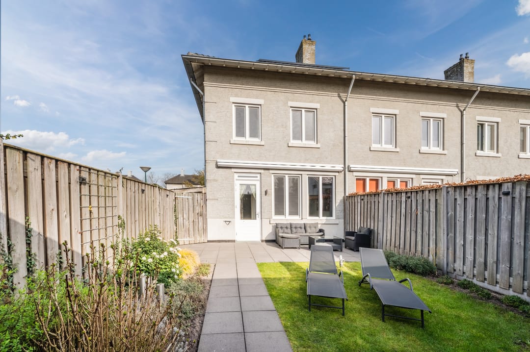 Move-in ready corner home in quiet courtyard setting in Heeze center — 26