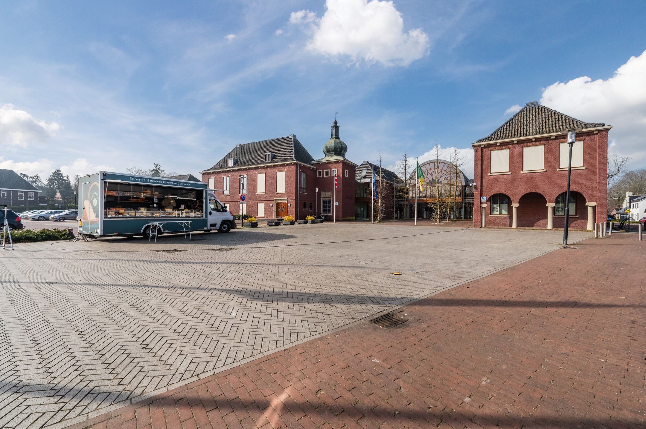 Move-in ready corner home in quiet courtyard setting in Heeze center — 27