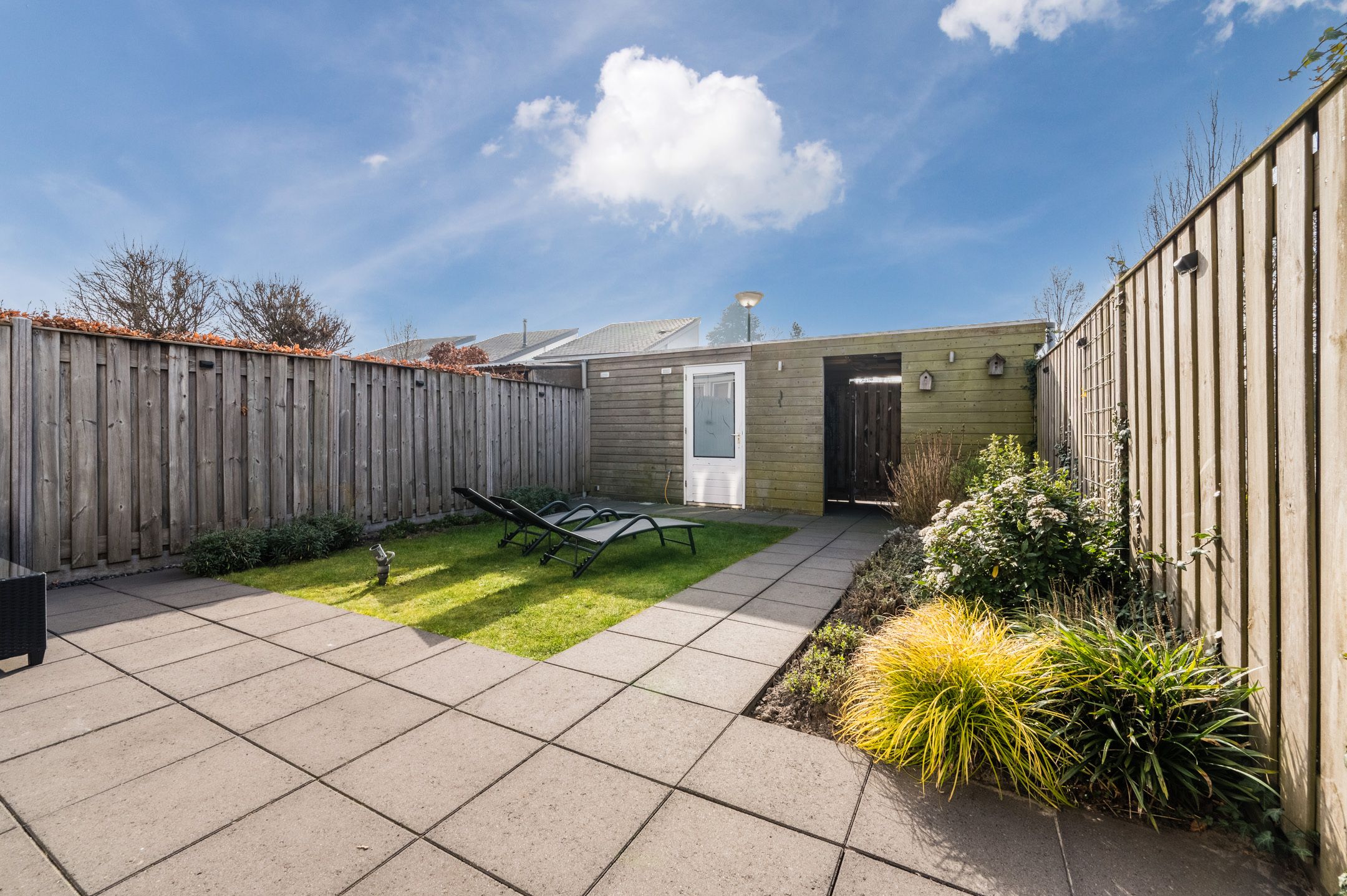 Move-in ready corner home in quiet courtyard setting in Heeze center — 24