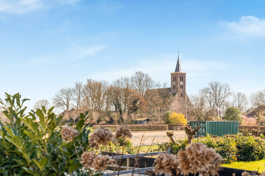Spacious Detached Villa with Large South-Facing Garden in Limmen Centrum — 68