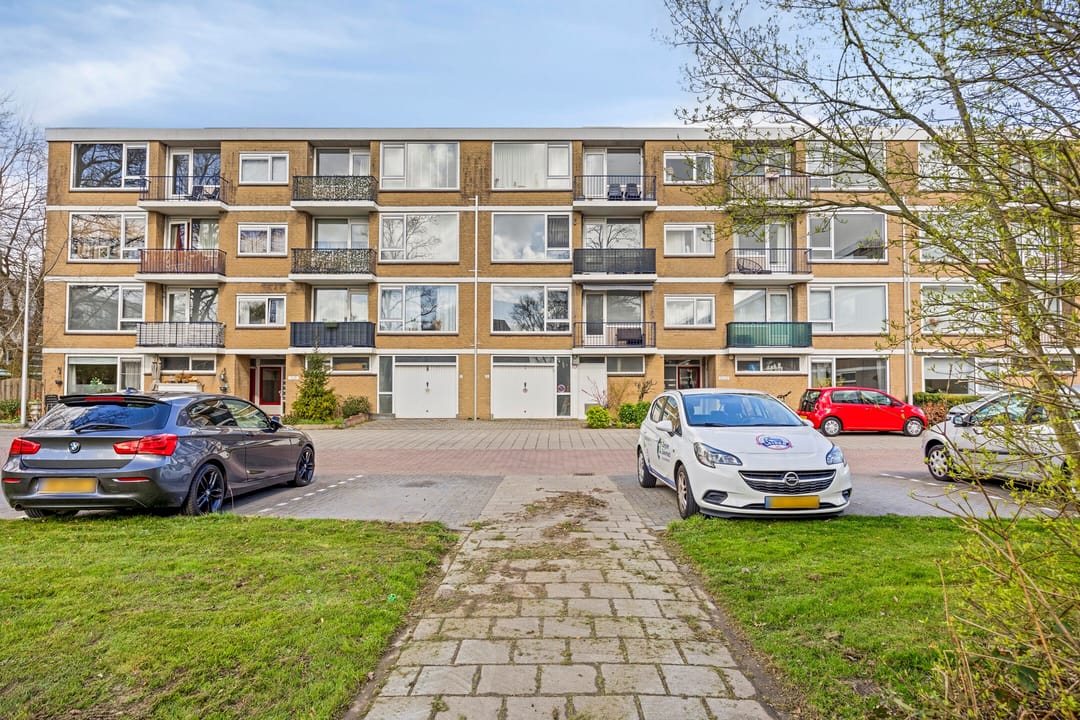 Photo 2 of Van Ostadehof 27