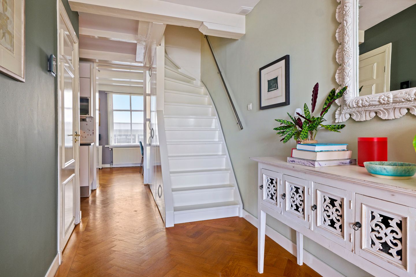 Charming Monumental Apartment with Canal Views in Amsterdam Lastage — 14