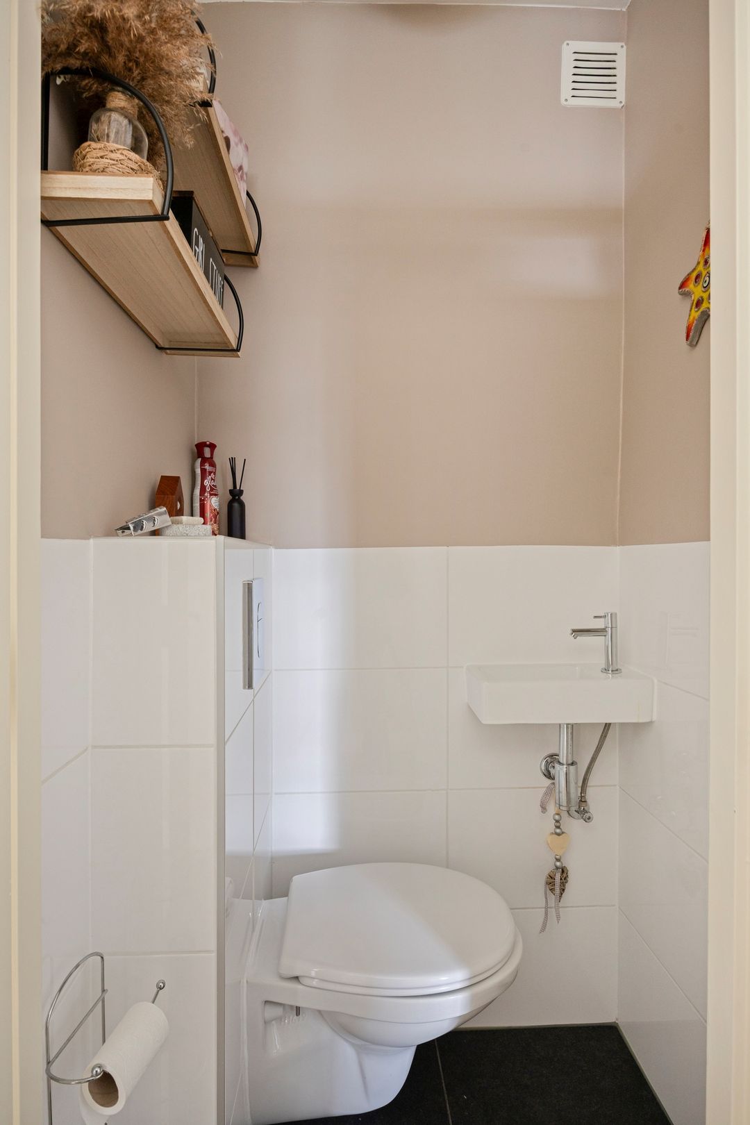 Photo 8 of Van Ostadehof 27