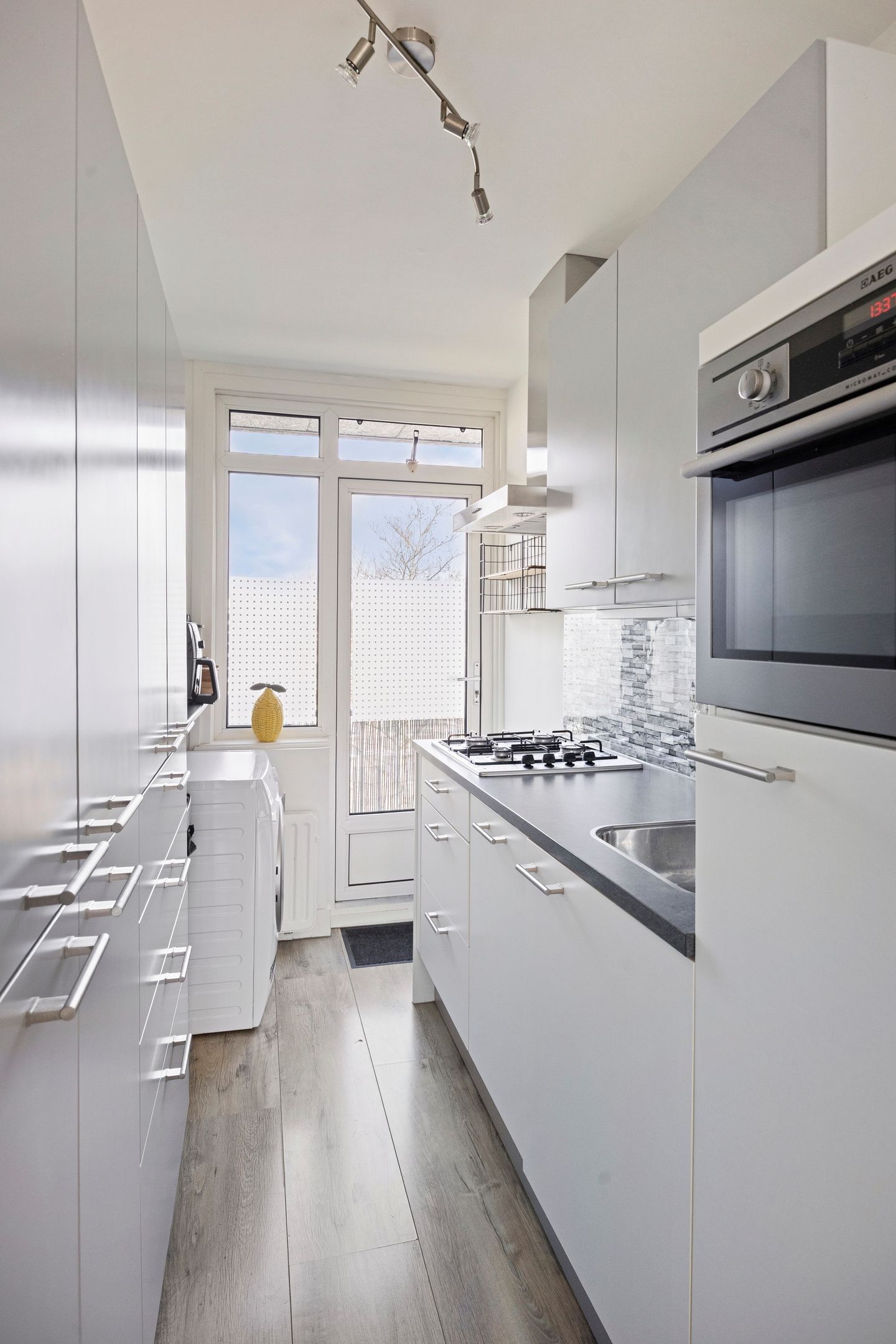 Photo 10 of Van Ostadehof 27