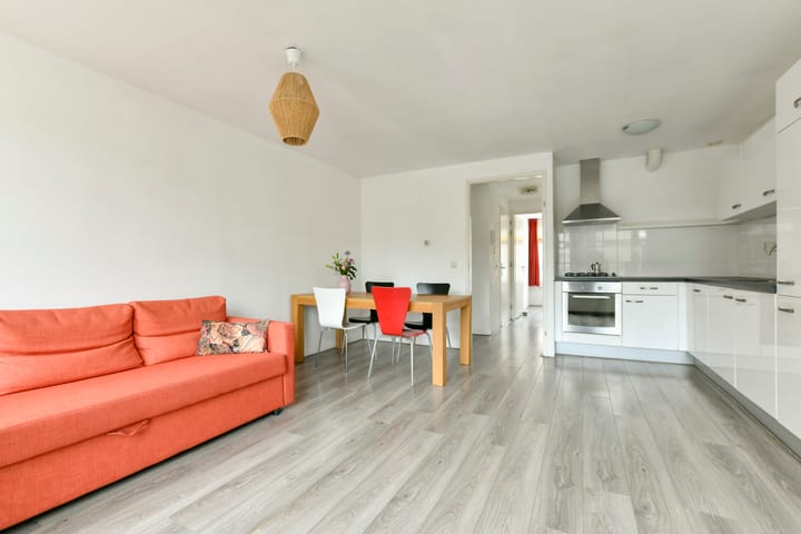 Photo 4 of Dapperstraat 55-2