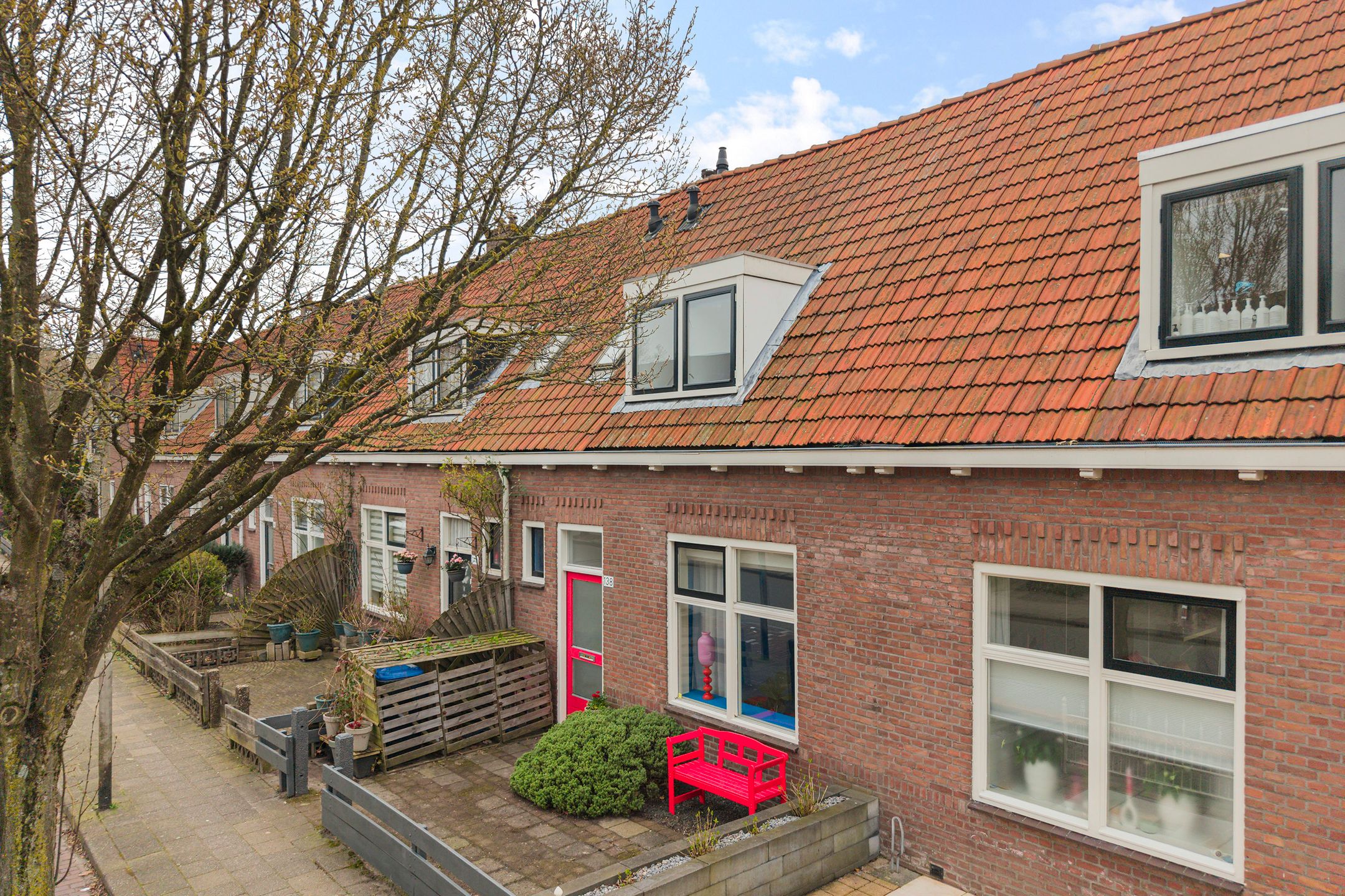 Well-maintained terraced house with four bedrooms and south-facing garden in Leeuwarden — 42