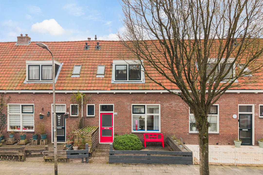 Well-maintained terraced house with four bedrooms and south-facing garden in Leeuwarden — 40