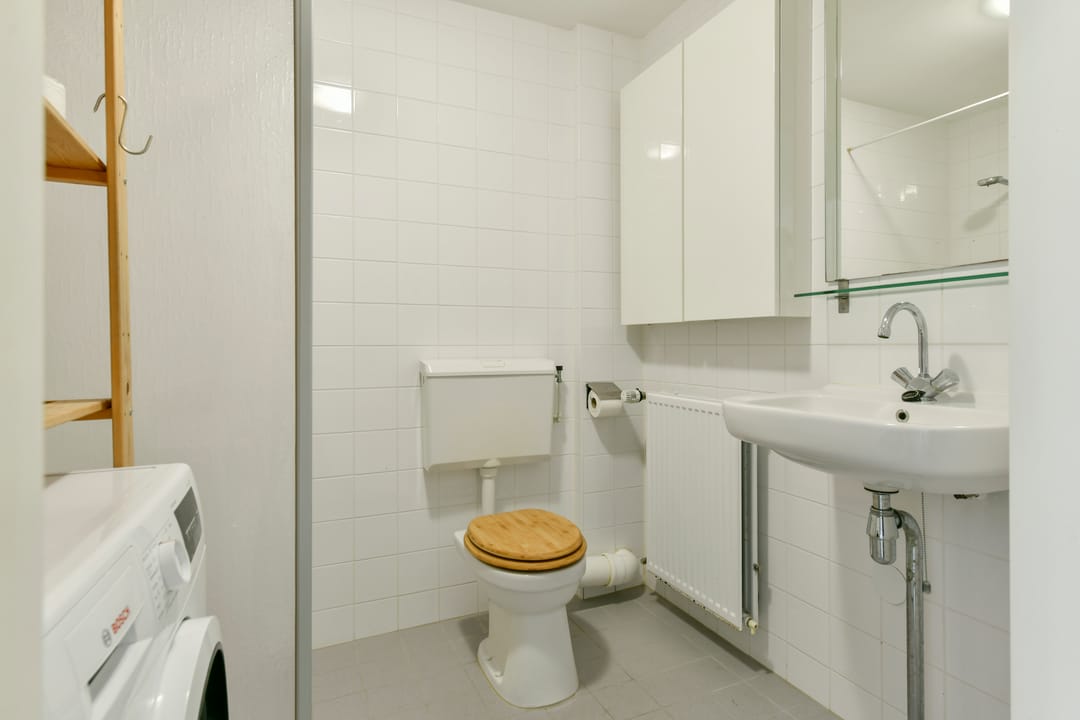 Bright 2-Room Apartment with Extra Workspace in Popular Dapperbuurt — 13