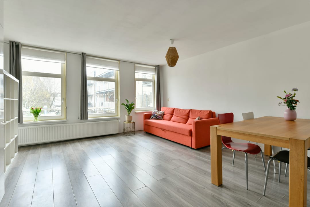 Helder 2-kamerappartement met extra werkplek in populaire Dapperbuurt