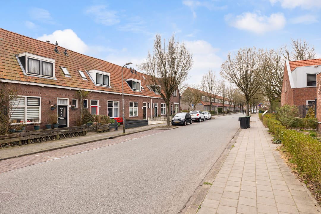 Well-maintained terraced house with four bedrooms and south-facing garden in Leeuwarden — 43