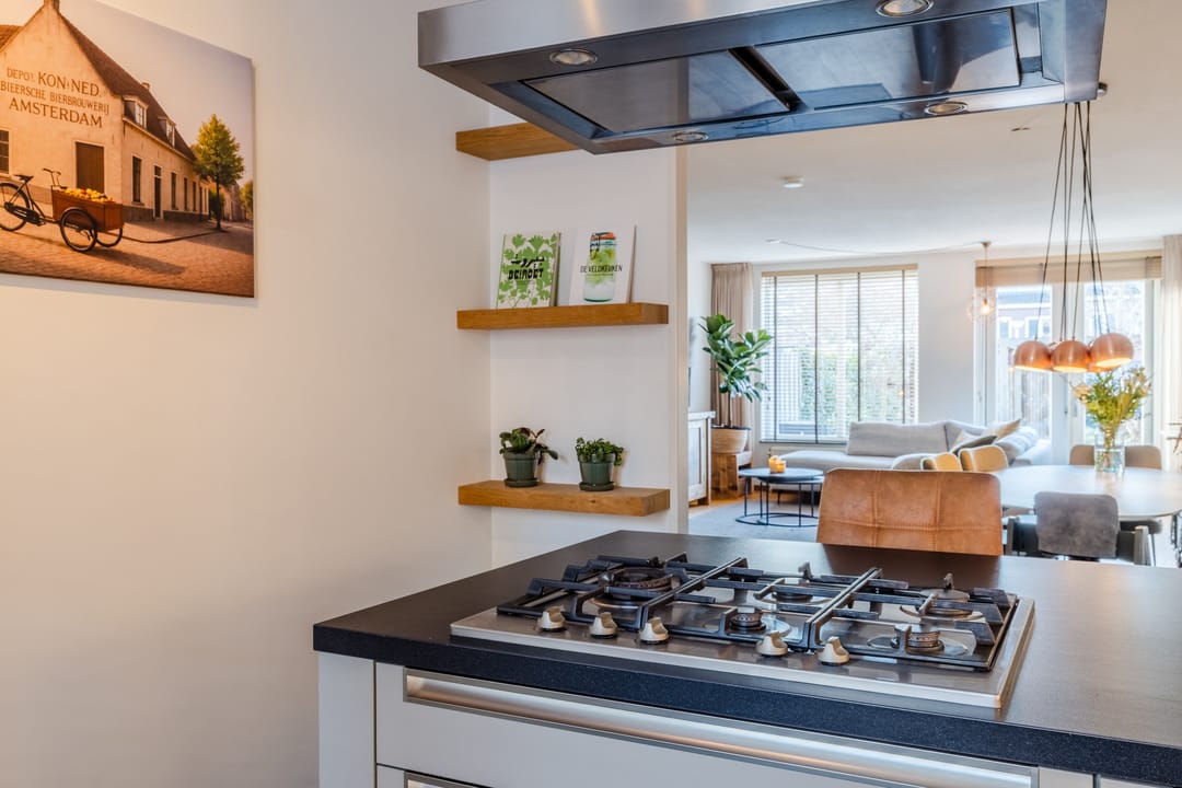Spacious Family Home with Sunny Southwest Garden in De Hoven — 28