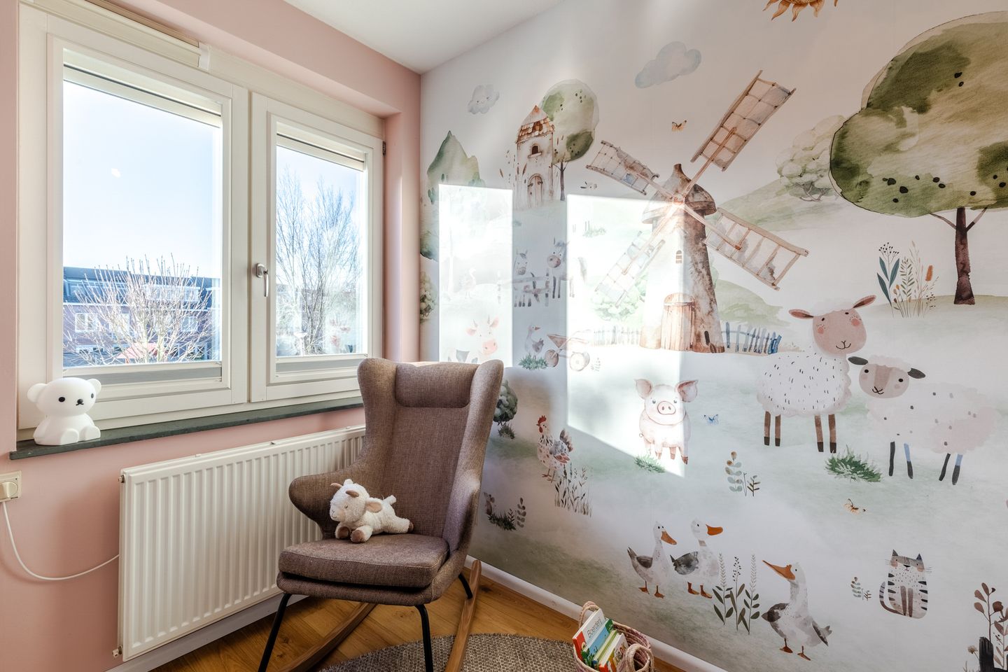 Spacious Family Home with Sunny Southwest Garden in De Hoven — 47