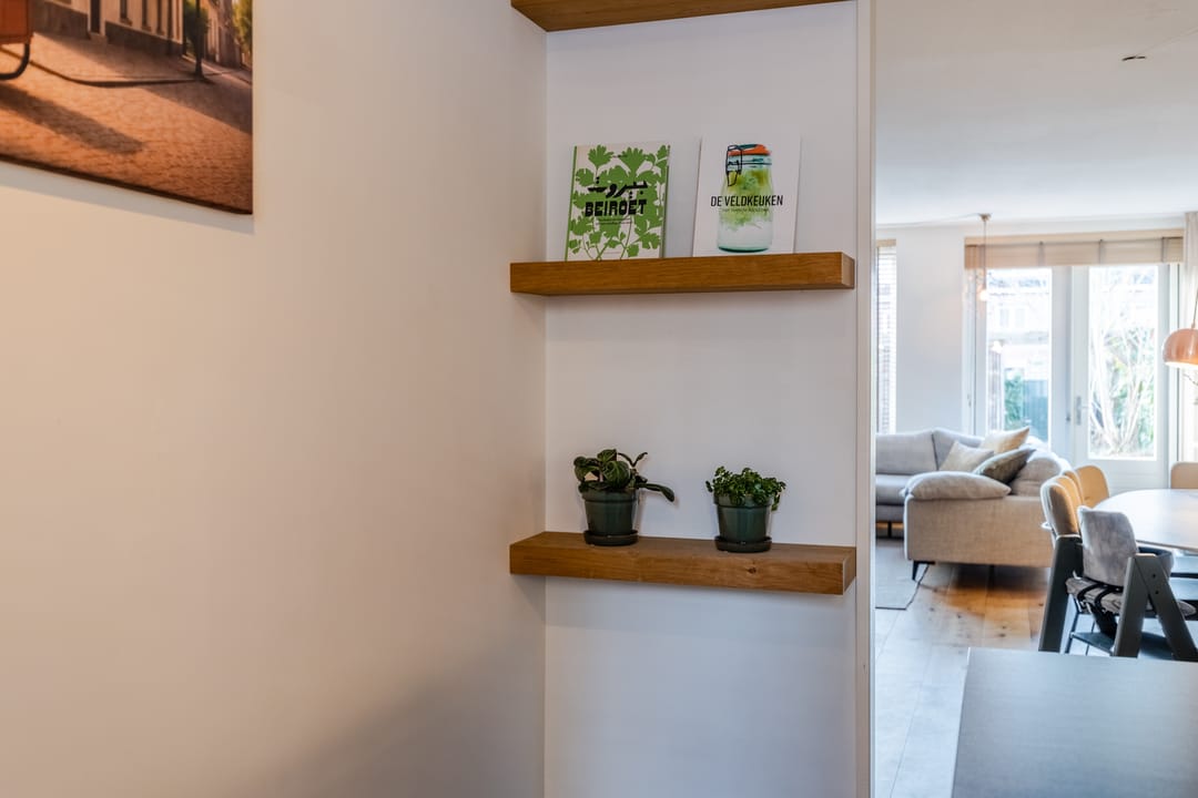 Spacious Family Home with Sunny Southwest Garden in De Hoven — 29