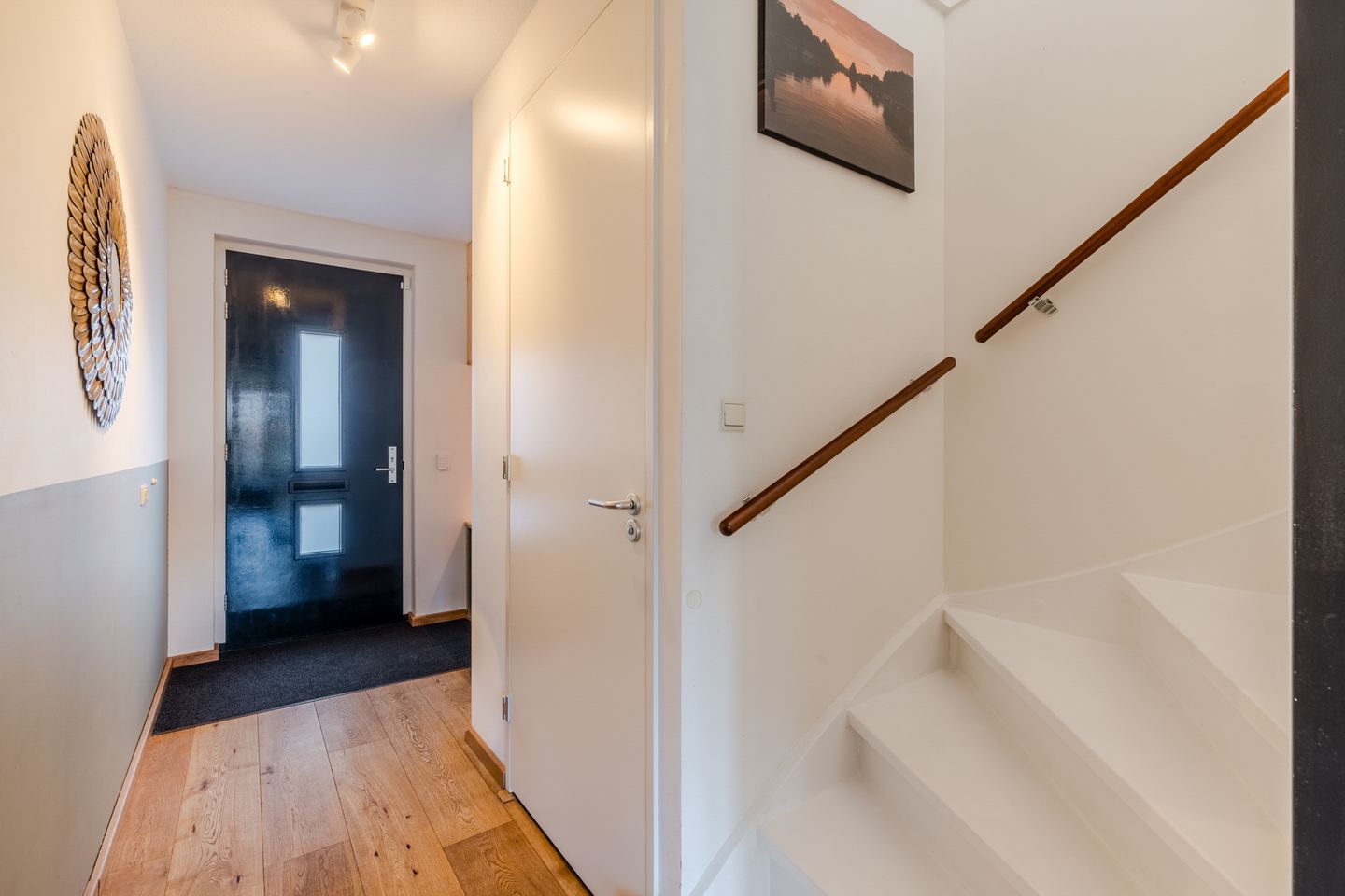 Spacious Family Home with Sunny Southwest Garden in De Hoven — 32