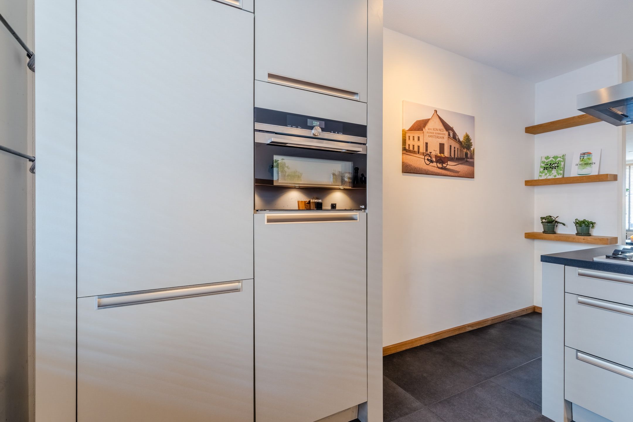 Spacious Family Home with Sunny Southwest Garden in De Hoven — 27