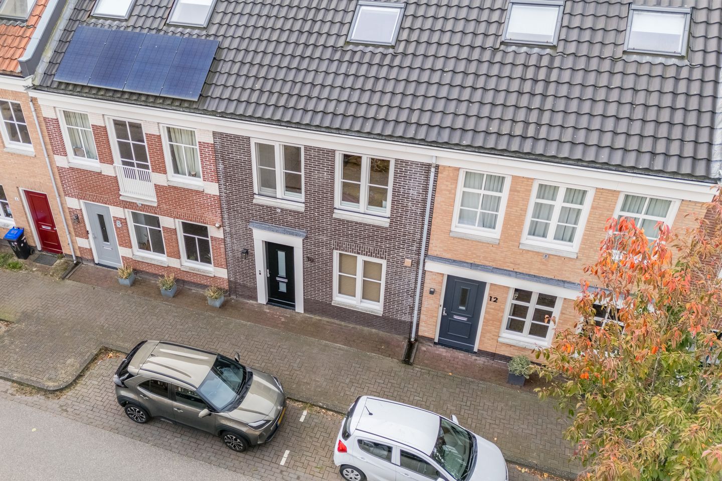 Spacious Family Home with Sunny Southwest Garden in De Hoven — 62